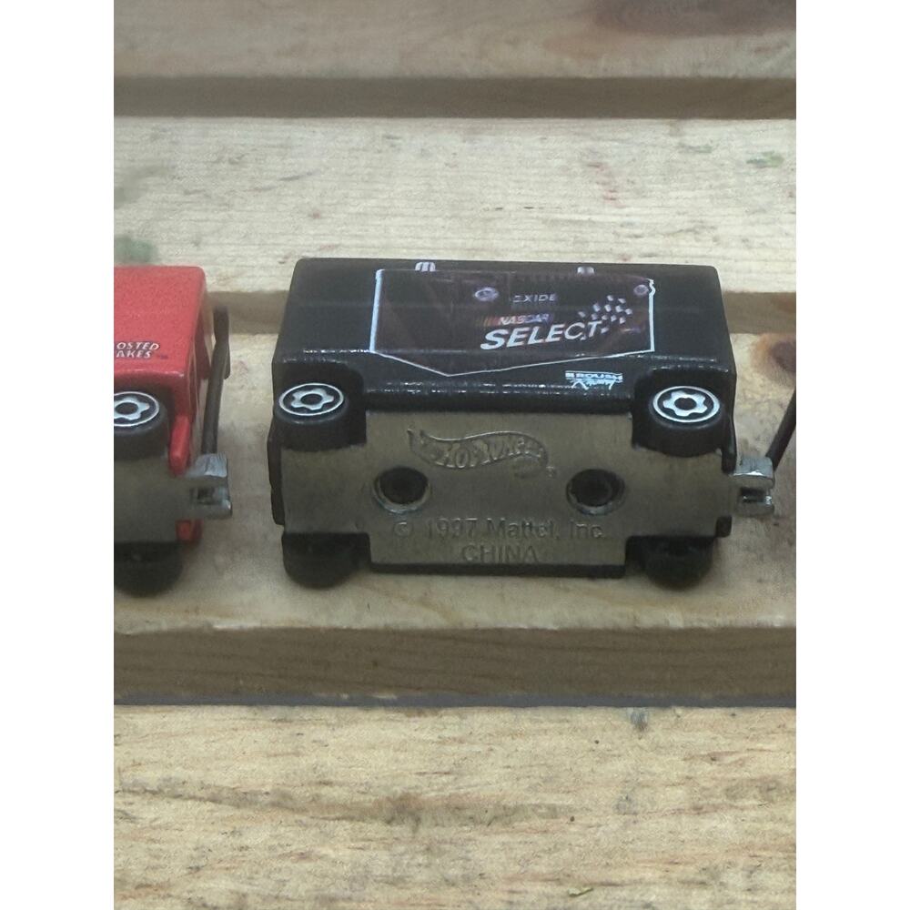 Vintage 1997 Hot Wheels Mattel NASCAR Pit Crew Tool Boxes Carts - Lot of 3 - Picture 7 of 10